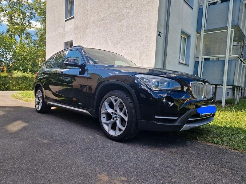 Schwarz Gebraucht 2013 BMW X1 Sport Line SUV | 11.399 € (Fairer Preis) - Bild 1/4