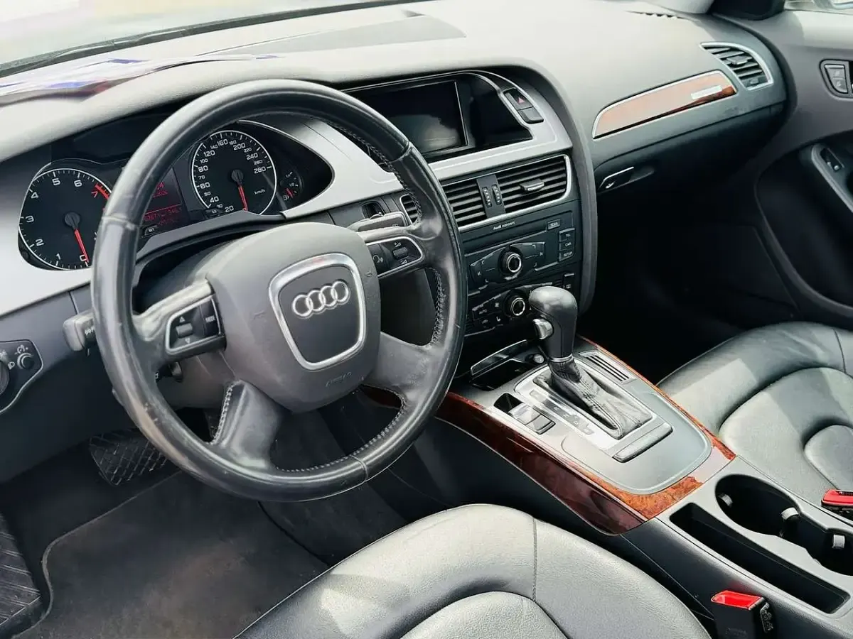Używany Audi A4 211 KM (155 kW) 2012 Czarny Sedan/Limuzyna