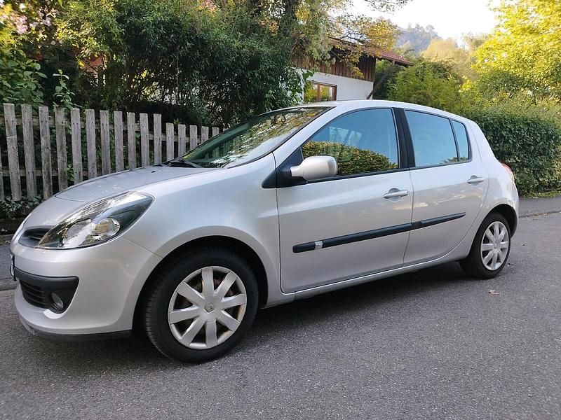 Silber Gebraucht 2007 Renault Clio II Kleinwagen | 2.600 € (Fairer Preis) - Bild 1/4