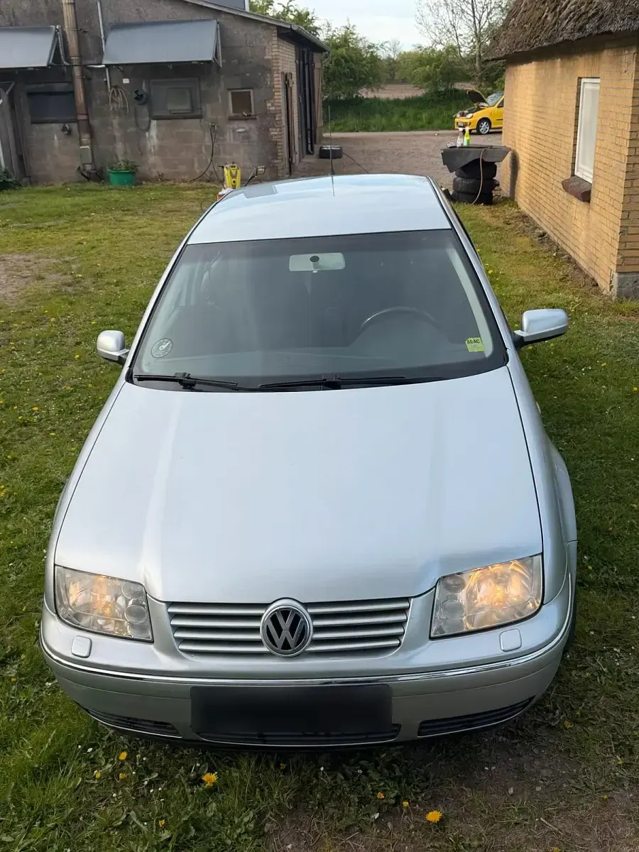 Gebraucht VW Bora 102 PS (75 kW) 2003 Grau Limousine