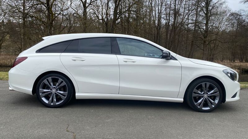 Weiß Gebraucht 2016 Mercedes CLA220 Shooting Brake Kombi | 9.999 € - Bild 1/4