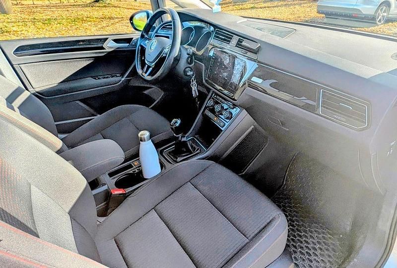 Gebraucht VW Touran Sound 116 PS (85 kW) 2017 Silber Van / Kleinbus