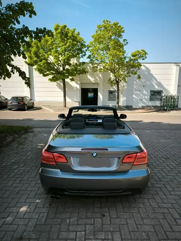 Gebraucht BMW 330 Cabriolet M Sport 245 PS (180 kW) 2012 Grau Cabrio