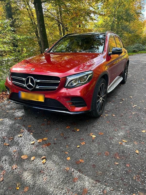 Rot Gebraucht 2017 Mercedes GLC250 AMG SUV | 19.990 € (Superpreis) - Bild 1/4