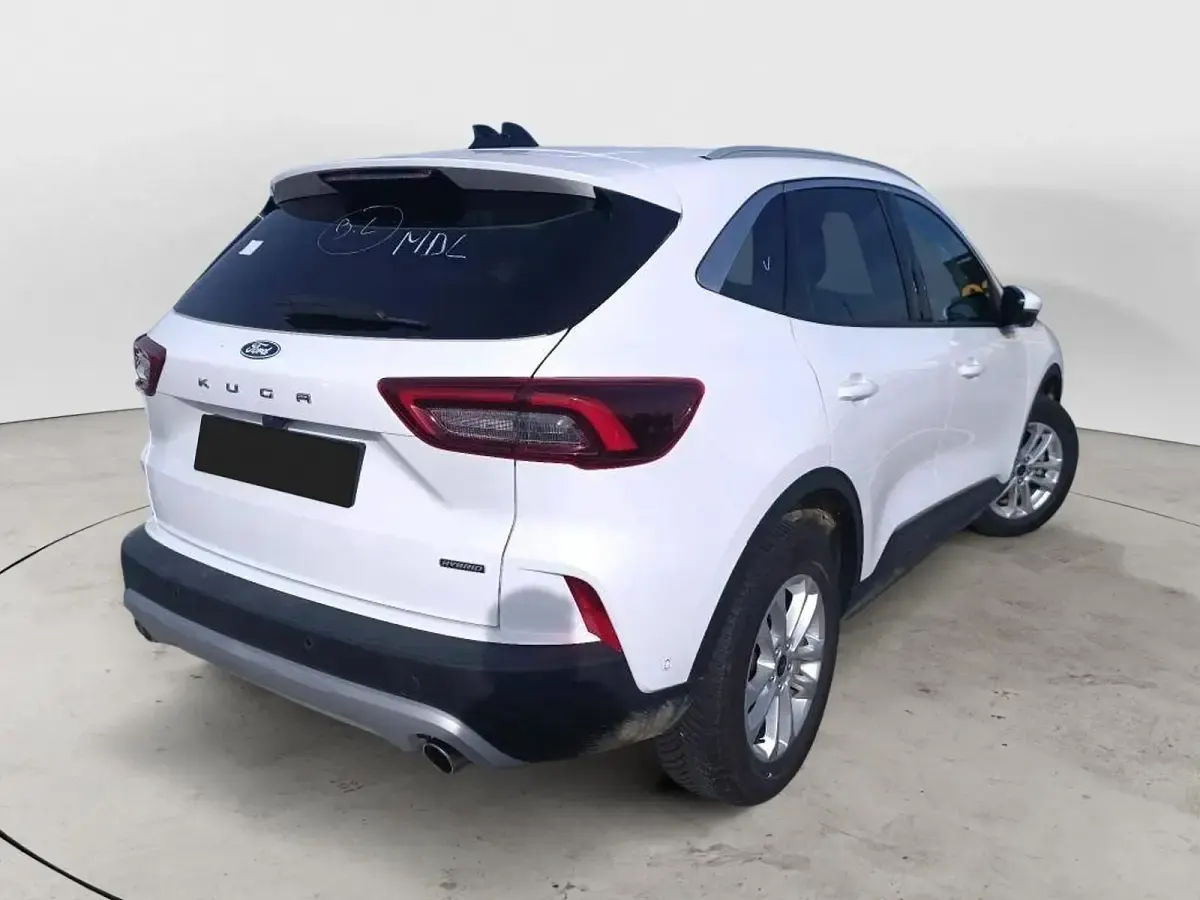 Używany Ford Kuga Titanium 152 KM (111 kW) 2025 Biały SUV