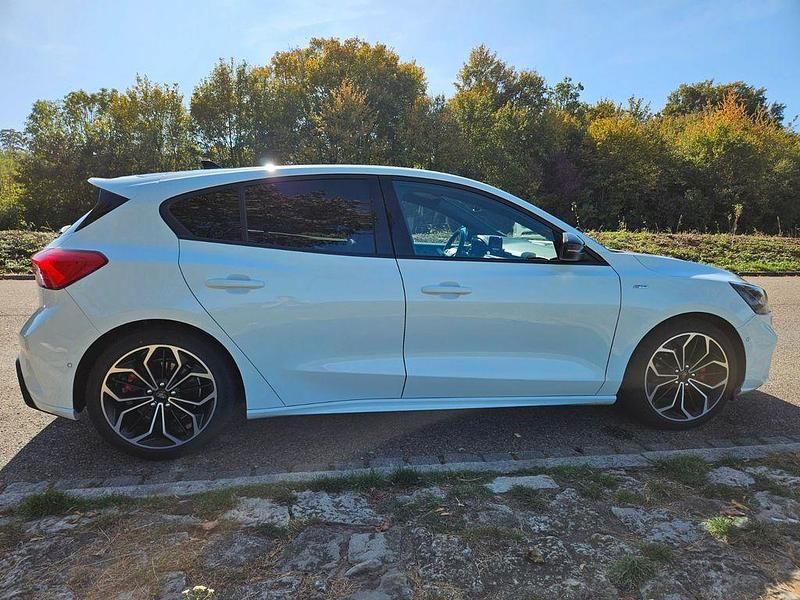 Gebraucht Ford Focus ST-Line 150 PS (110 kW) 2018 Weiß Limousine