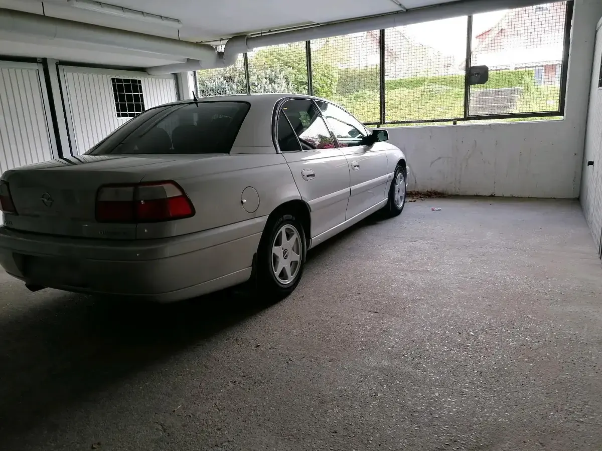 Second-hand Opel Omega 144 CP (105 kW) 2001 Argintiu Berlinǎ