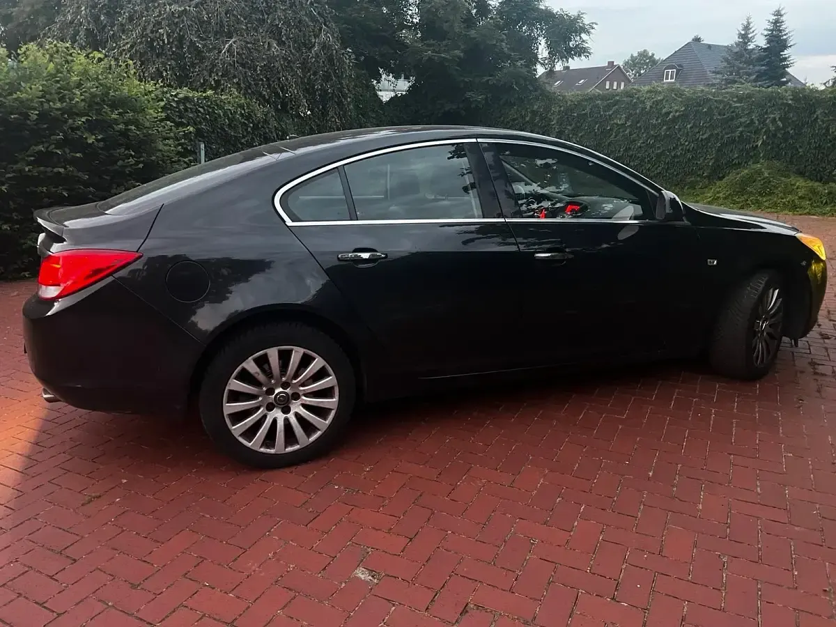 Gebraucht Opel Insignia 220 PS (161 kW) 2010 Schwarz Limousine
