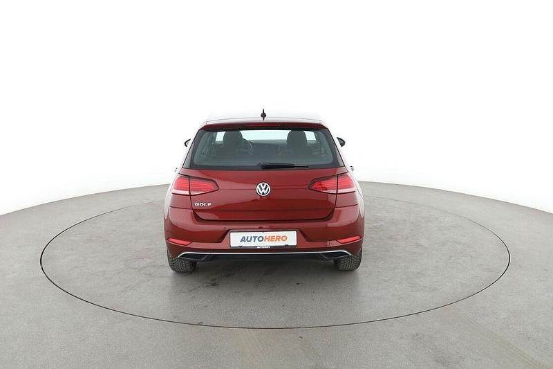 Gebraucht VW Golf Comfortline 2019 Rot Limousine
