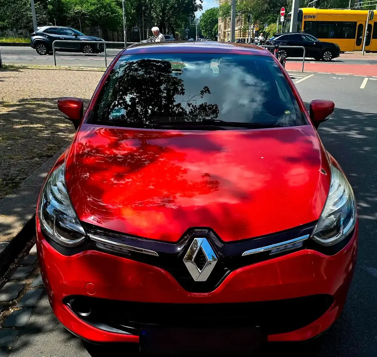 Gebraucht Renault Clio 73 PS (53 kW) 2015 Rot Kleinwagen