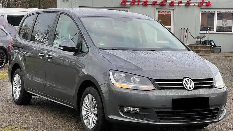 Gebraucht VW Sharan Trendline 150 PS (110 kW) 2018 Grau indiumgrau metallic Van / Kleinbus