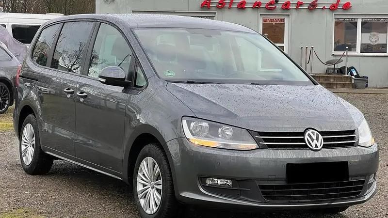Gebraucht VW Sharan Trendline 150 PS (110 kW) 2018 Grau indiumgrau metallic Van / Kleinbus