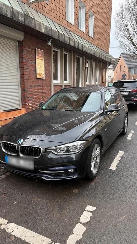 Schwarz Gebraucht 2017 BMW 320 Kombi | 10.900 € (Superpreis) - Bild 1/4