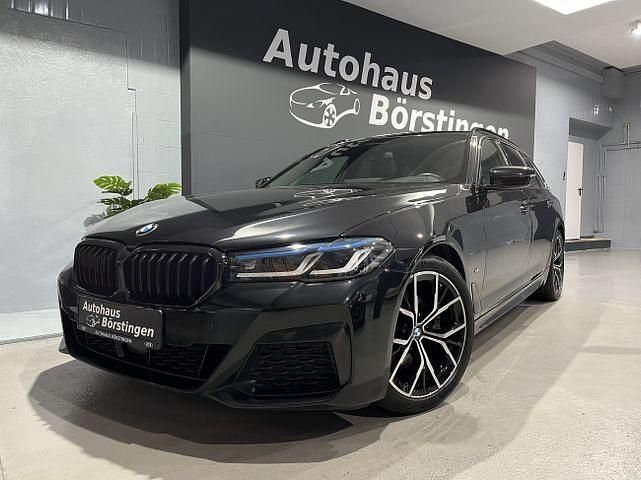 Schwarz Gebraucht 2022 BMW 520 M Sport Limousine | 36.999 € (Teuer) - Bild 1/4