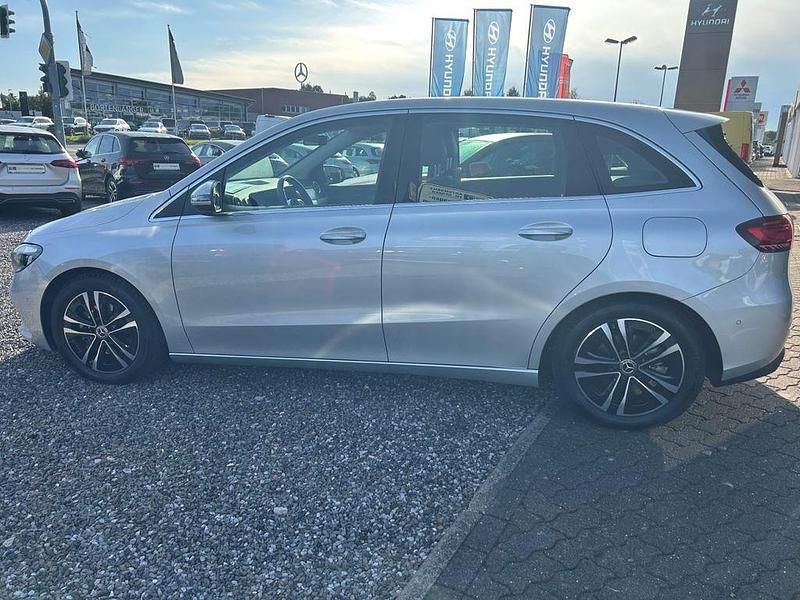 Gebraucht Mercedes B200 Advanced 150 PS (110 kW) 2023 Silber Van / Kleinbus