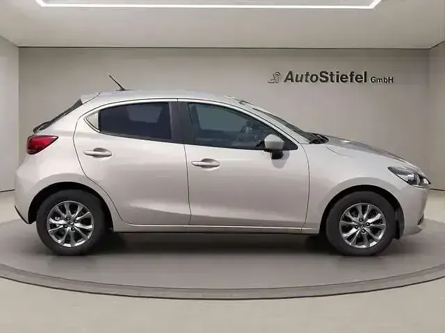 Gebraucht Mazda 2 Exclusive-Line 90 PS (66 kW) 2022 Platinum quartz Kleinwagen