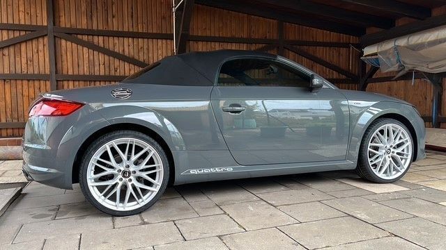 Grau Gebraucht 2016 Audi TT Roadster Design Cabrio | 21.900 € (Guter Preis) - Bild 1/4