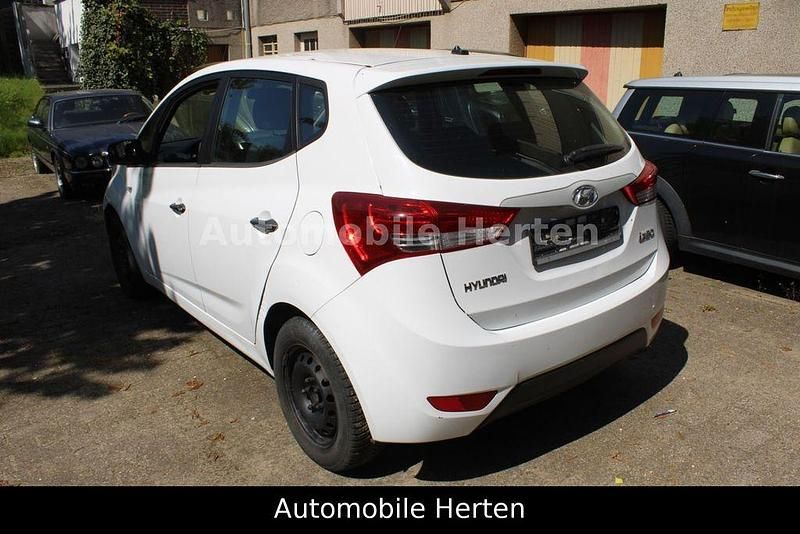 Gebraucht Hyundai ix20 Classic 90 PS (66 kW) 2011 Weiß Kleinwagen