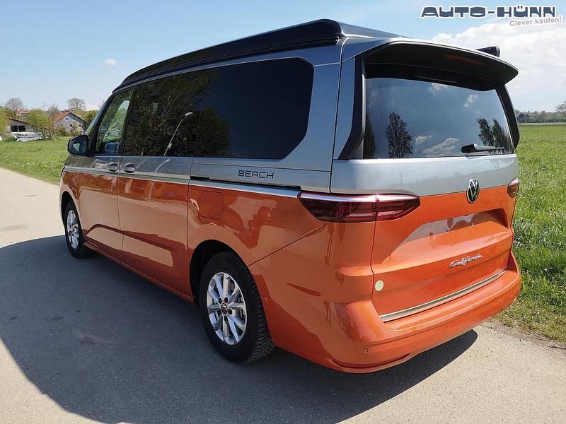 Gebraucht VW T7 Highline 150 PS (110 kW) 2024 Candyweiß / starlightblau metallic dach schwarz Van