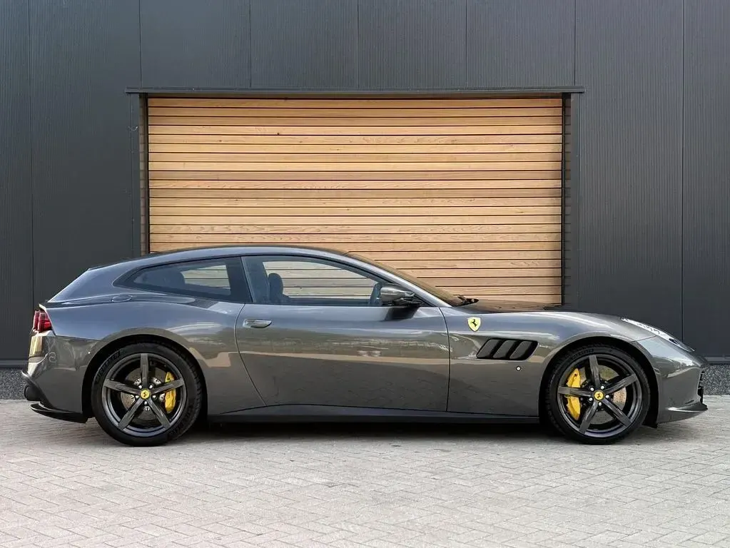 Second-hand Ferrari GTC4Lusso 610 CP (448 kW) 2021 Gri Break