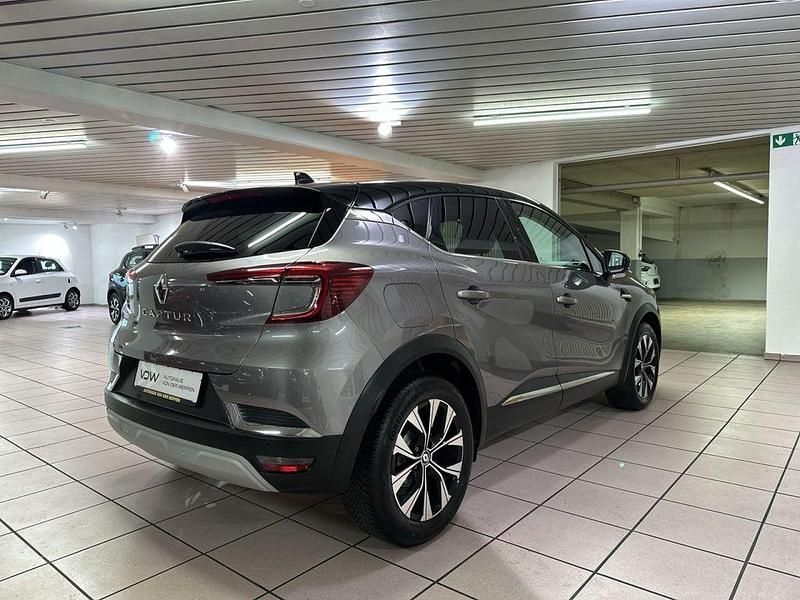 Gebraucht Renault Captur Techno 140 PS (102 kW) 2023 Stahlgrau und dach schwarz SUV