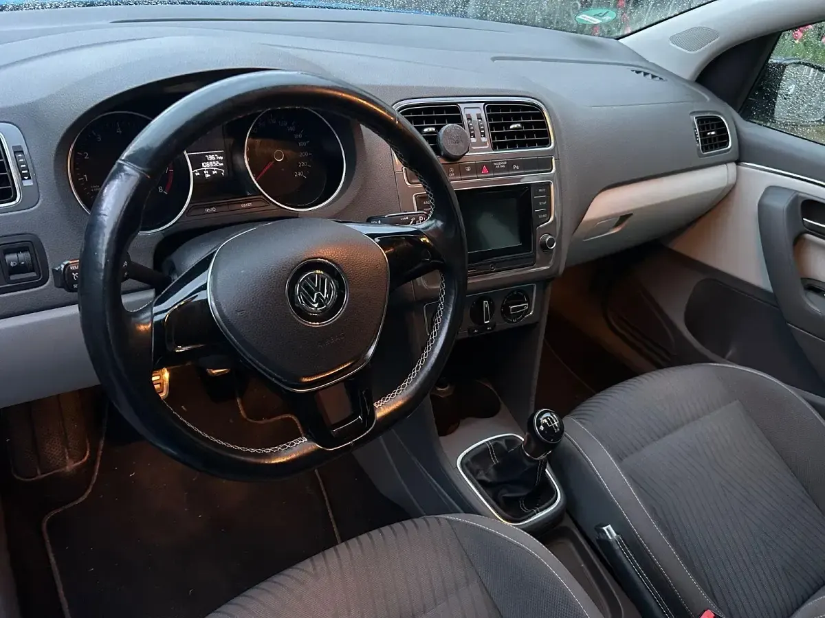 Gebraucht VW Polo 90 PS (66 kW) 2015 Blau Limousine