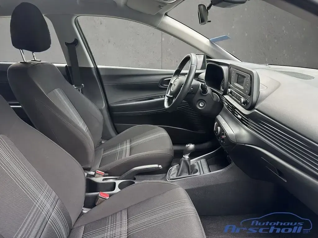 Gebraucht Hyundai i20 Select 84 PS (61 kW) 2022 Schwarz Kleinwagen