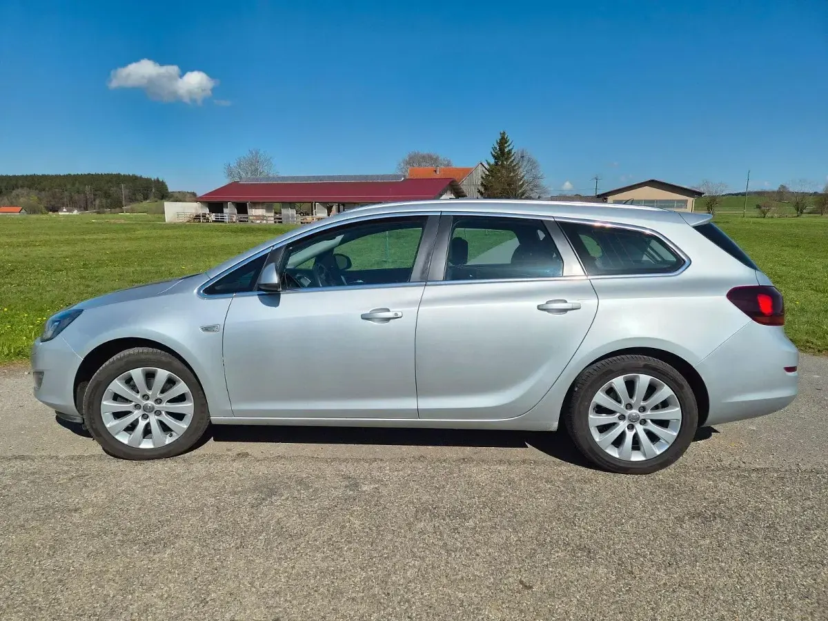 Gebraucht Opel Astra Innovation 165 PS (121 kW) 2011 Silber Kombi