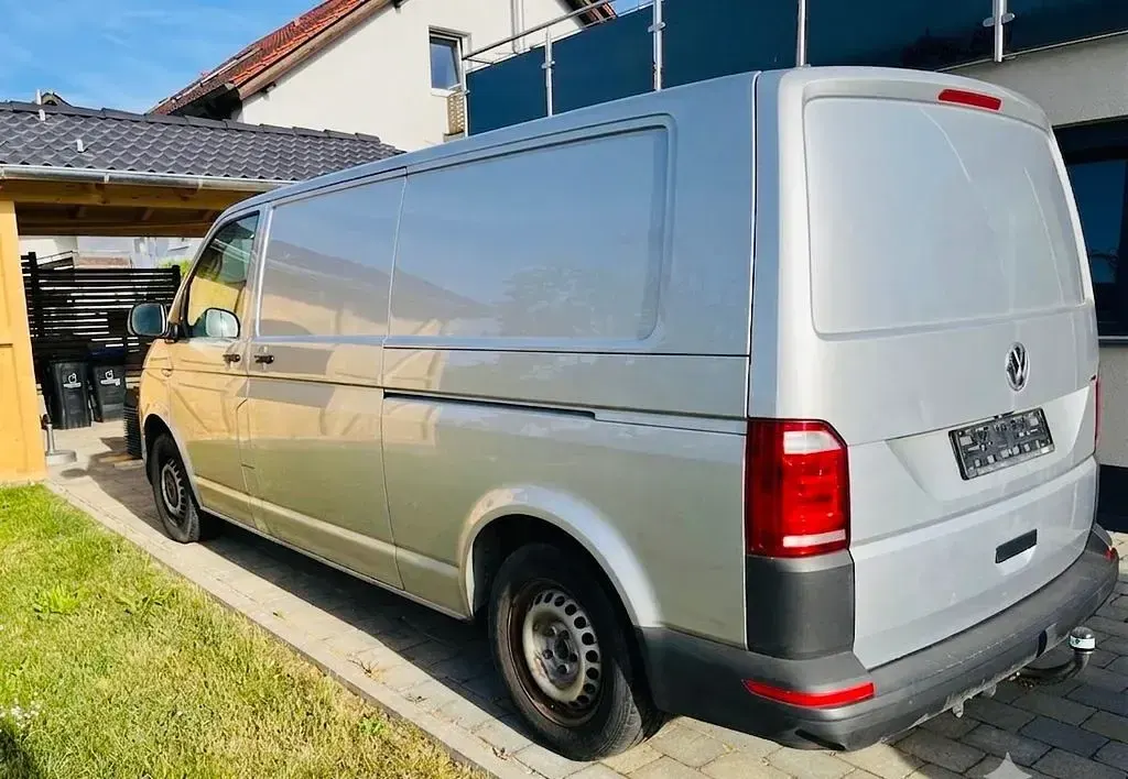 Gebraucht VW Transporter 150 PS (110 kW) 2019 Silber Van