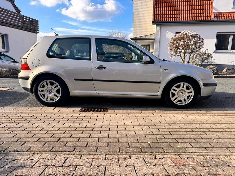 Gebraucht VW Golf IV 75 PS (55 kW) 2000 Silber Kleinwagen