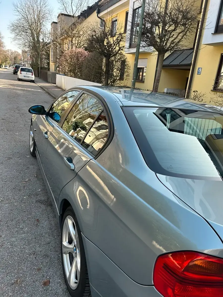 Gebraucht BMW 320 150 PS (110 kW) 2007 Grau Limousine