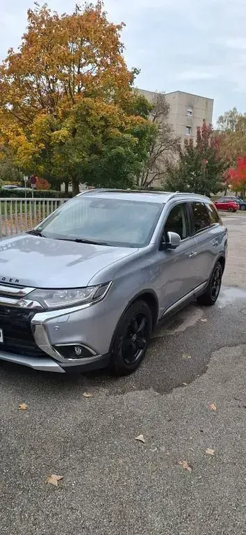 Gebraucht Mitsubishi Outlander Edition 150 PS (110 kW) 2017 Grau SUV