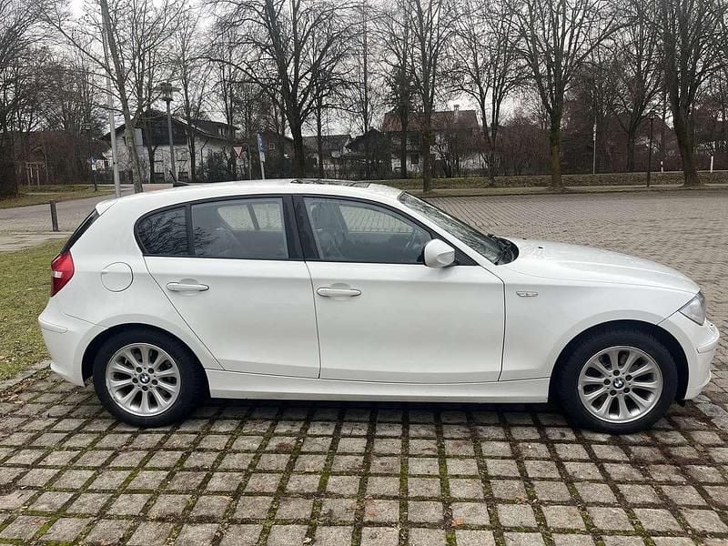 Weiß Gebraucht 2011 BMW 120 Kleinwagen | 7.200 € (Guter Preis) - Bild 1/4