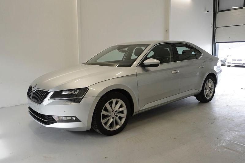 Gebraucht Skoda Superb Style 120 PS (88 kW) 2019 Silber Limousine
