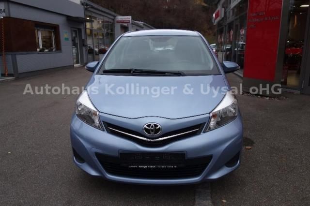 Gebraucht Toyota Yaris Life 99 PS (72 kW) 2012 Blau metallic Kleinwagen