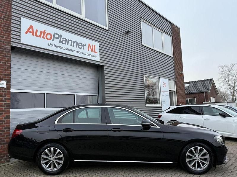 Gebraucht Mercedes E220 194 PS (142 kW) 2016 Schwarz Limousine