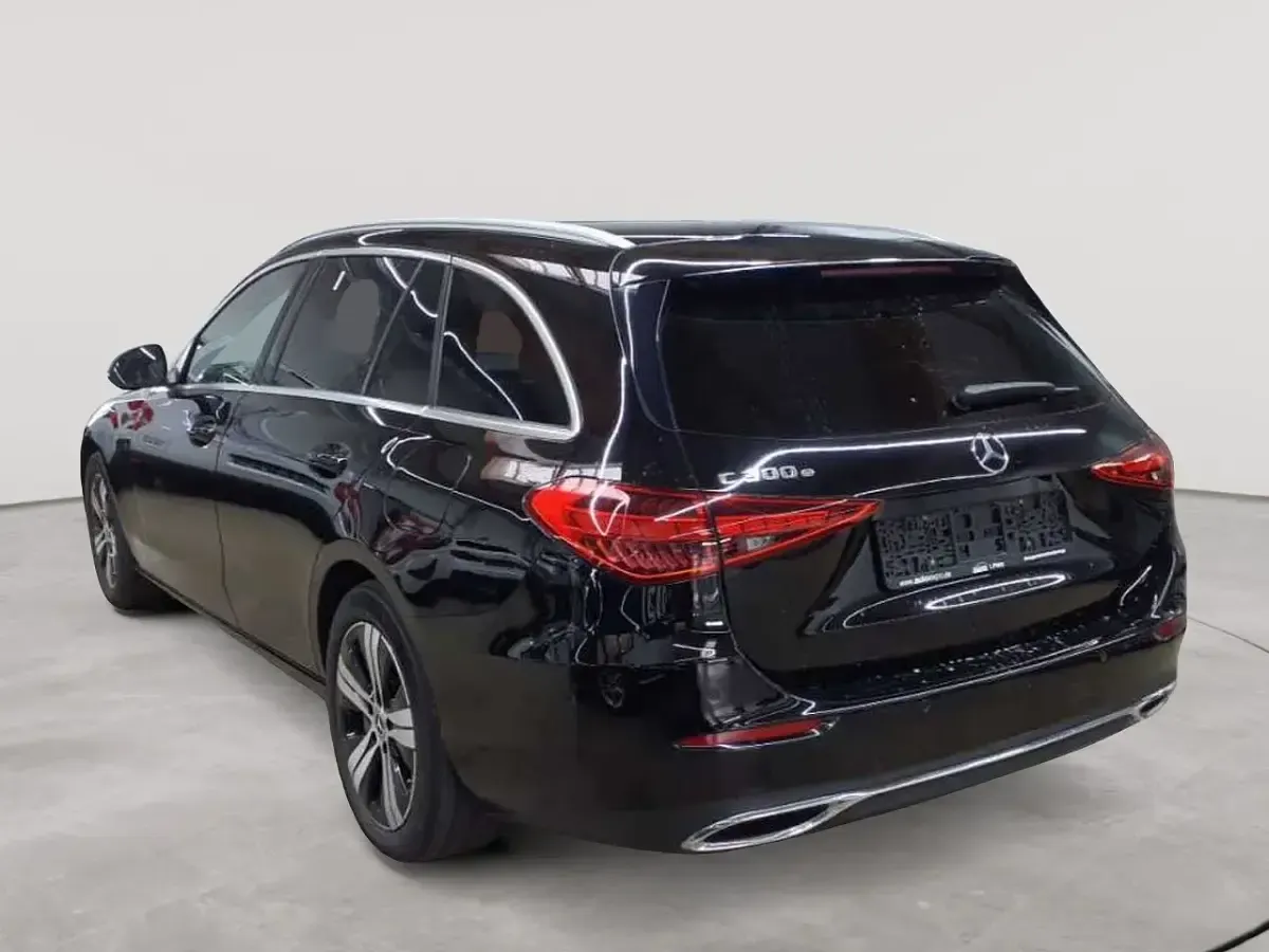 Gebraucht Mercedes C300e Avantgarde 204 PS (150 kW) 2023 Schwarz Kombi