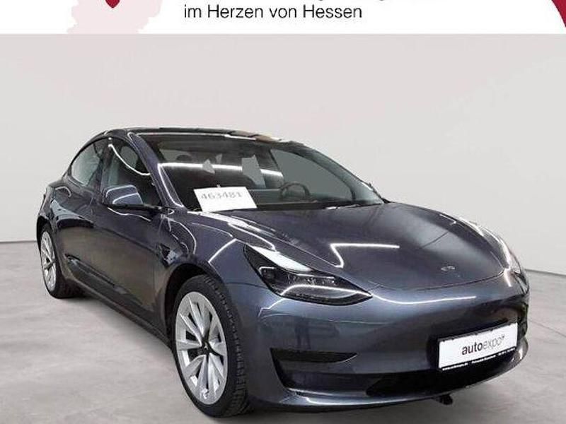 Grau Gebraucht 2021 Tesla Model 3 Standard Range Plus Limousine | 20.389 € (Superpreis) - Bild 1/4