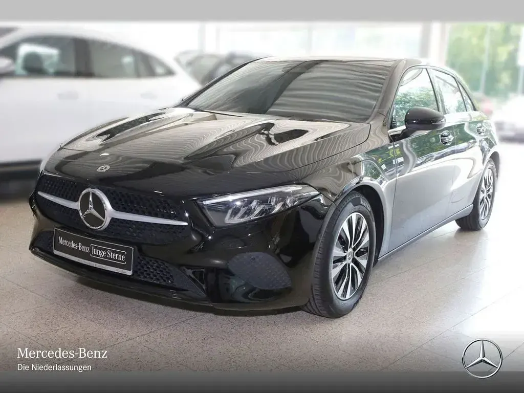 Gebraucht Mercedes A200 Advanced 150 PS (110 kW) 2024 Schwarz Limousine