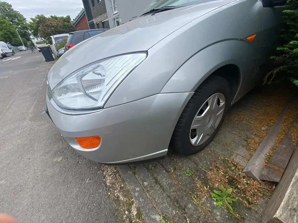 Gebraucht Ford Focus 100 PS (73 kW) 1999 Silber Kombi