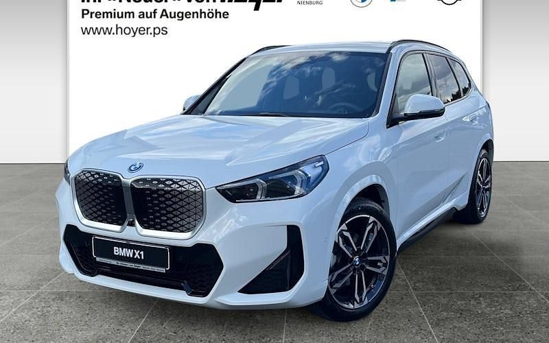 Weiß Neu 2025 BMW iX1 M Sport SUV | 53.690 € (Etwas zu teuer) - Bild 1/4