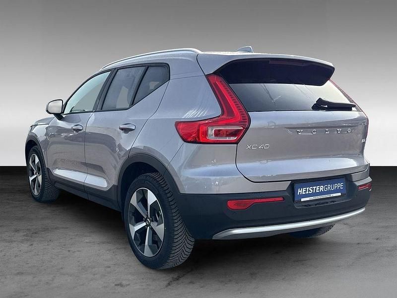 Neu Volvo XC40 Core 163 PS (119 kW) 2026 Silber SUV