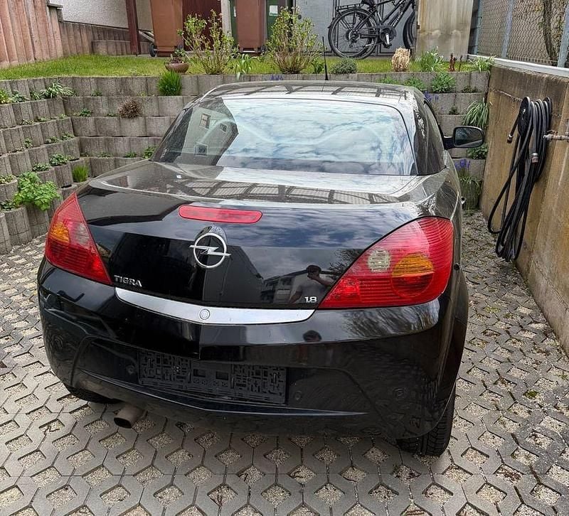 Gebraucht Opel Tigra Edition 125 PS (91 kW) 2009 Schwarz Cabrio