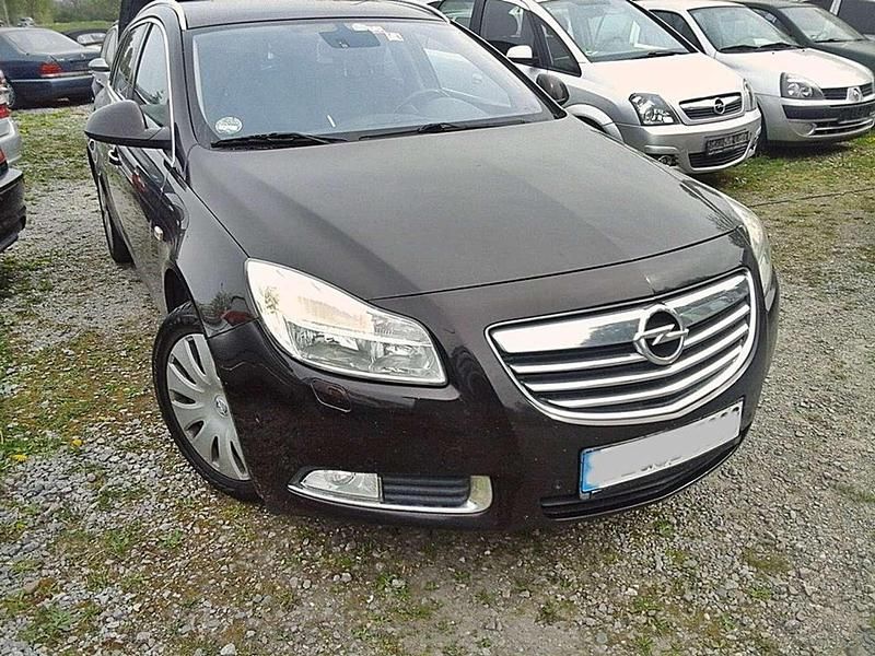 Gebraucht Opel Insignia Active 131 PS (96 kW) 2013 Mahogany brown (p2/so) Kombi