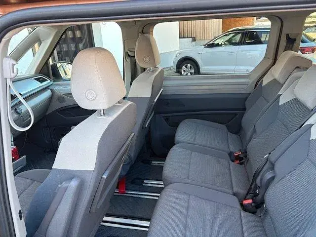 Gebraucht VW Multivan 204 PS (150 kW) 2022 Braun Van / Kleinbus