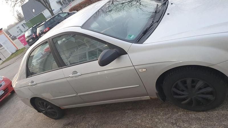 Gebraucht Kia Cerato EX 105 PS (77 kW) 2005 Limousine