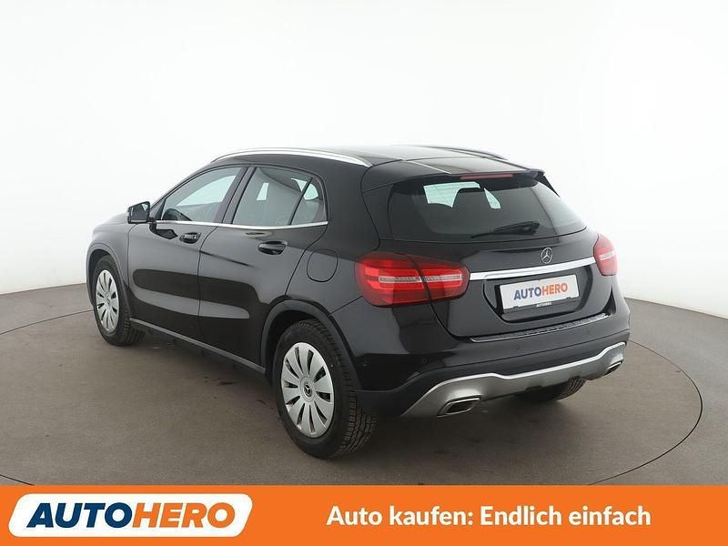 Gebraucht Mercedes GLA180 Urban 109 PS (80 kW) 2017 Schwarz SUV