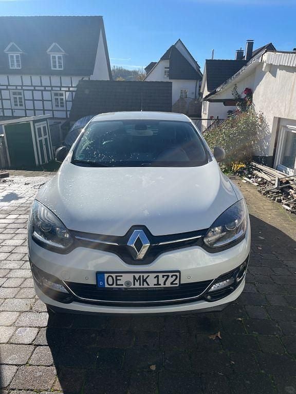 Weiß Gebraucht 2015 Renault Mégane III Bose Edition Coupé | 7.500 € (Fairer Preis) - Bild 1/4