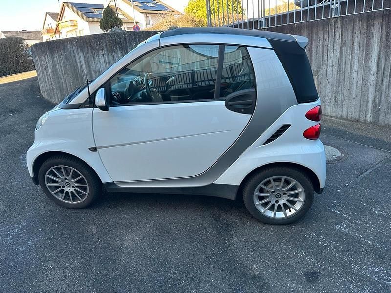 Weiß Gebraucht 2007 Smart ForTwo Cabrio Cabrio | 4.000 € (Fairer Preis) - Bild 1/4