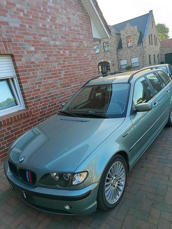 Silber Gebraucht 2002 BMW 320 Kombi | 1.599 € (Superpreis) - Bild 1/4